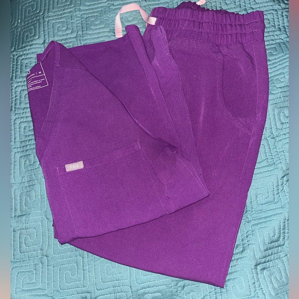 Figs scrubs set!